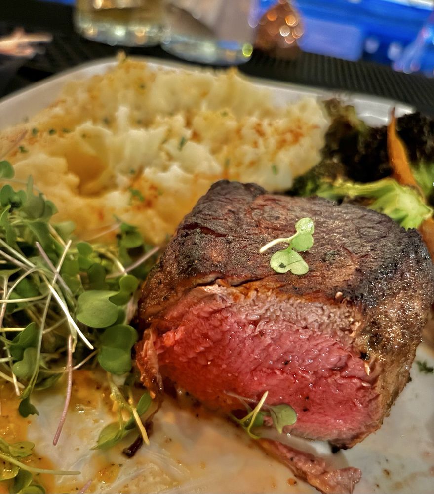 Food from Moody's Lounge