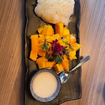 Srisiam Thai Kitchen - Sweet Sticky Rice with Mango - Thai Near Me - Arcadia, California Srisiam Thai Kitchen - Sweet Sticky Rice with Mango - Thai Near Me - Arcadia, California