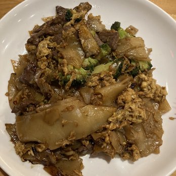Thainamite - Wauwatosa - Pad See Ew with beef - Thai Near Me - Wauwatosa, Wisconsin Thainamite - Wauwatosa - Pad See Ew with beef - Thai Near Me - Wauwatosa, Wisconsin