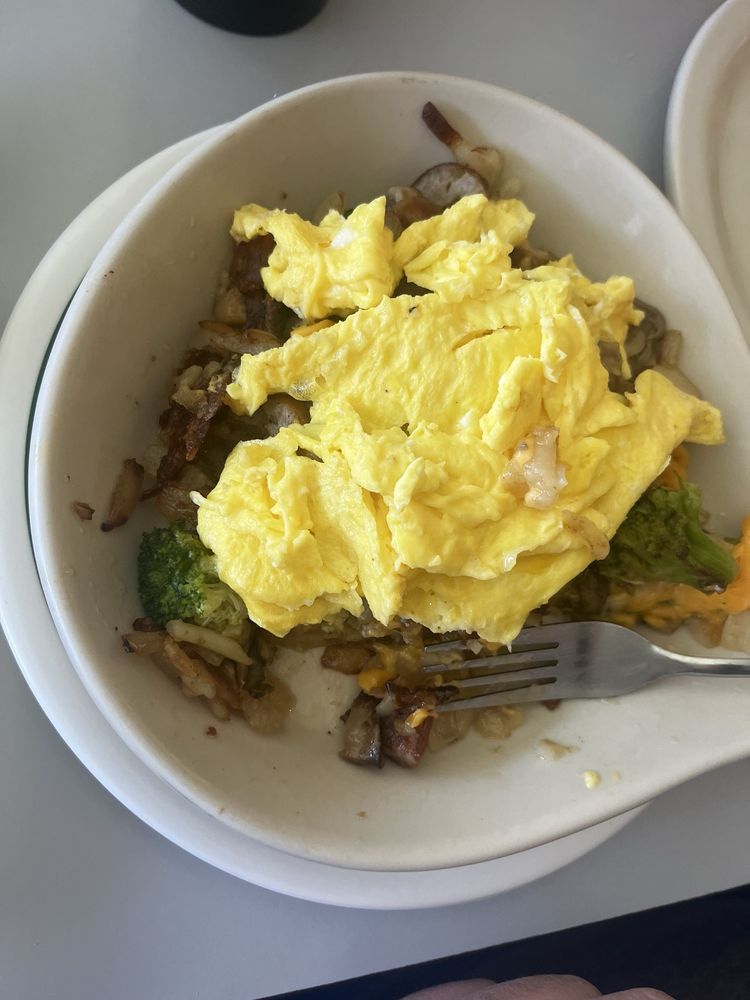 Parkway Family Restaurant & Pancake House Logo