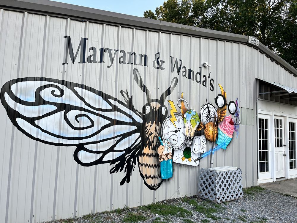 Maryann & Wanda’s Eatery Logo