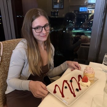 360 Grille - desert surprise: strawberry shortcake like dessert - New American Near Me - Florence, Alabama