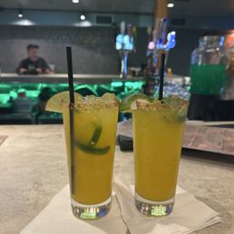 Spicy mango margaritas