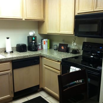 L'Estancia - Nice granite and black appliances in kitchen - Apartments Near Me - Studio City, California