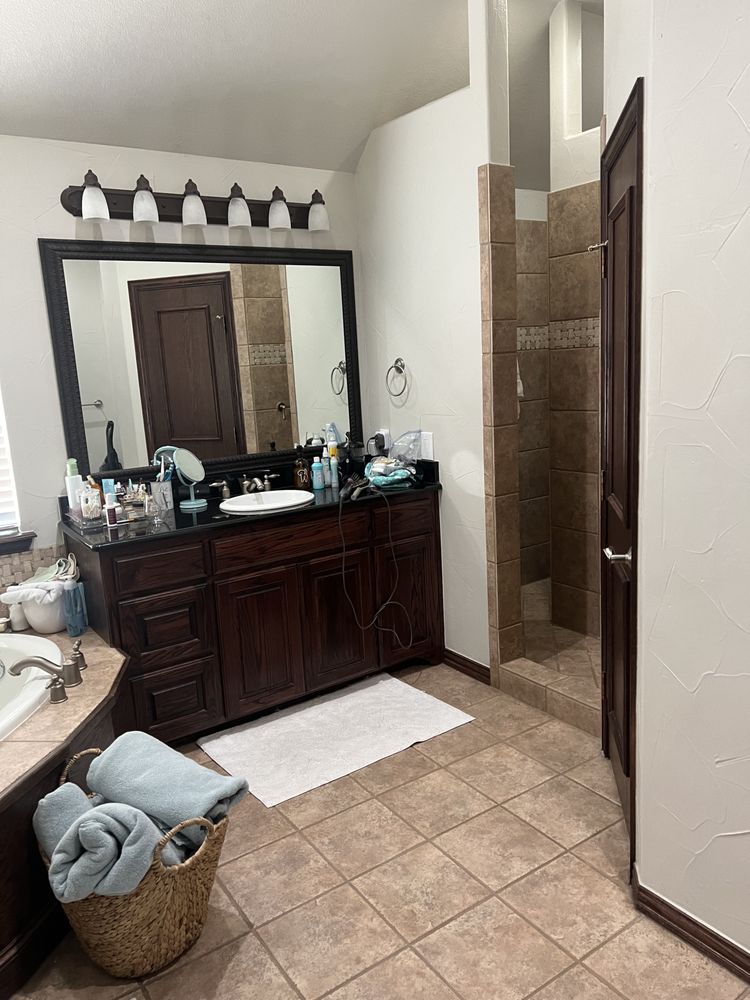 Slide of SH Contractors & Real Estate