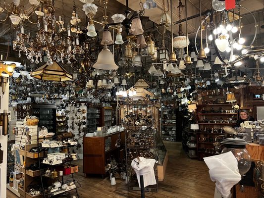 Hippo Hardware & Trading Co by null