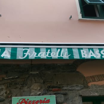 Pizzeria Fratelli Basso - Awning - Pizza Near Me - Vernazza, SP Pizzeria Fratelli Basso - Awning - Pizza Near Me - Vernazza, SP