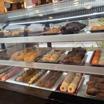 Ganache Bakery - Doughnuts, cookies, muffins - Bakeries Near Me - Morton Grove, Illinois