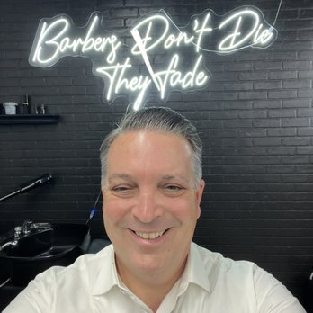 Davinci Hair Studio - Stylin' and Smilin' - Barbers Near Me - Macomb, Michigan