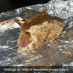 Hot Dogs on Main - Chili cheese dog