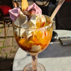 DAS EIS · CAFÉ Am Brandenburger Tor - Bailey's Cup