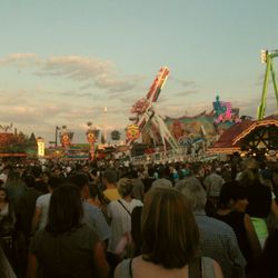 Rheinkirmes - Rheinkirmes oder Oktoberfest?:-) Alle wollten u.a. das Feuerwerk sehen