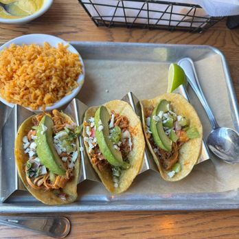 La Mesa Modern Mexican - Chicken Tinga Tacos - Mexican Near Me - St. Charles, Illinois