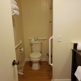 Big Sur Lodge - Dated toilet - Hotels Near Me - Big Sur, California