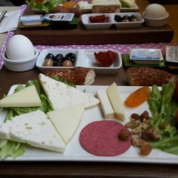 Semt Gourmet & Bistro - Hızlı kahvaltı, sınırsız çay 12 lira. :)