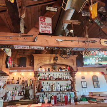 The Block & Tackle - Bars Near Me - Wellfleet, Massachusetts