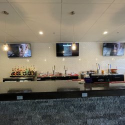 X-Golf Lincoln - Bar