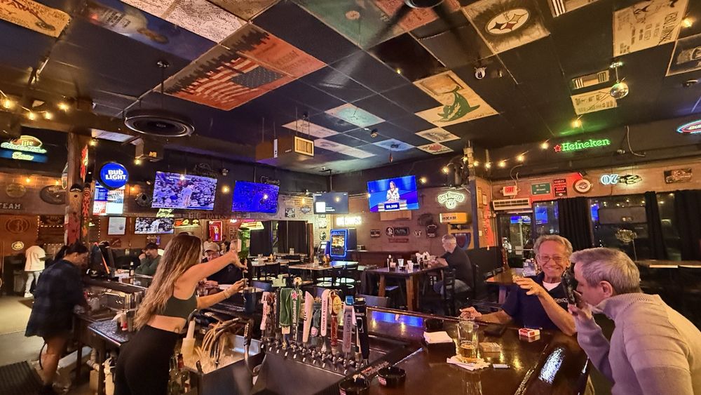 Big Dawgs Sports Cafe Image