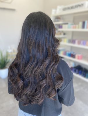 Brunette  Portfolio - We offer luxury services in a private, exclusive setting. Lux uses the best quality products, offering customized looks for each client.

Lux Beauty Lounge offers nothing but the best quality services and products. We offer our luxury hand-tied hair extensions from Europe, Color from Italy for healthy color applications, and top-of-the-line devices for all of your body sculpting needs.