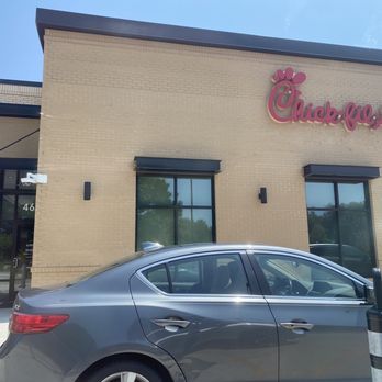 Chick-fil-A - ows a car parked in front of a restaurant - Fast Food Near Me - Williamsburg, Virginia Chick-fil-A - ows a car parked in front of a restaurant - Fast Food Near Me - Williamsburg, Virginia