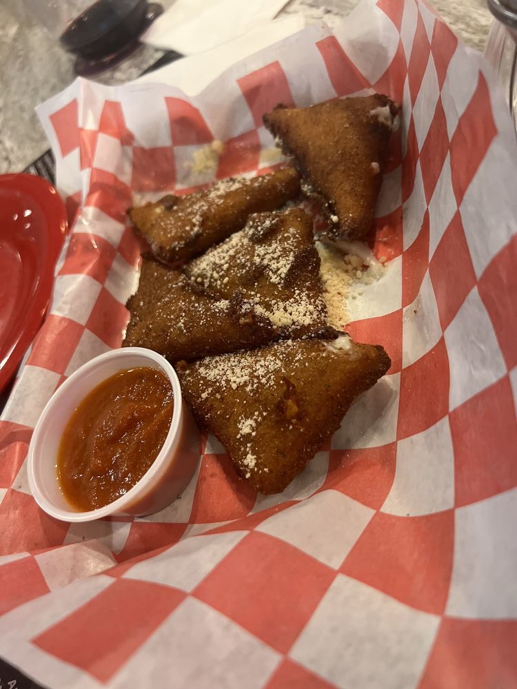 CENTER COURT PIZZA BREW Updated July 2025 77 Photos 90 Reviews