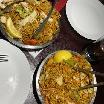 Himalayan Cafe - Chicken chow mein - Indian Near Me - Renton, Washington