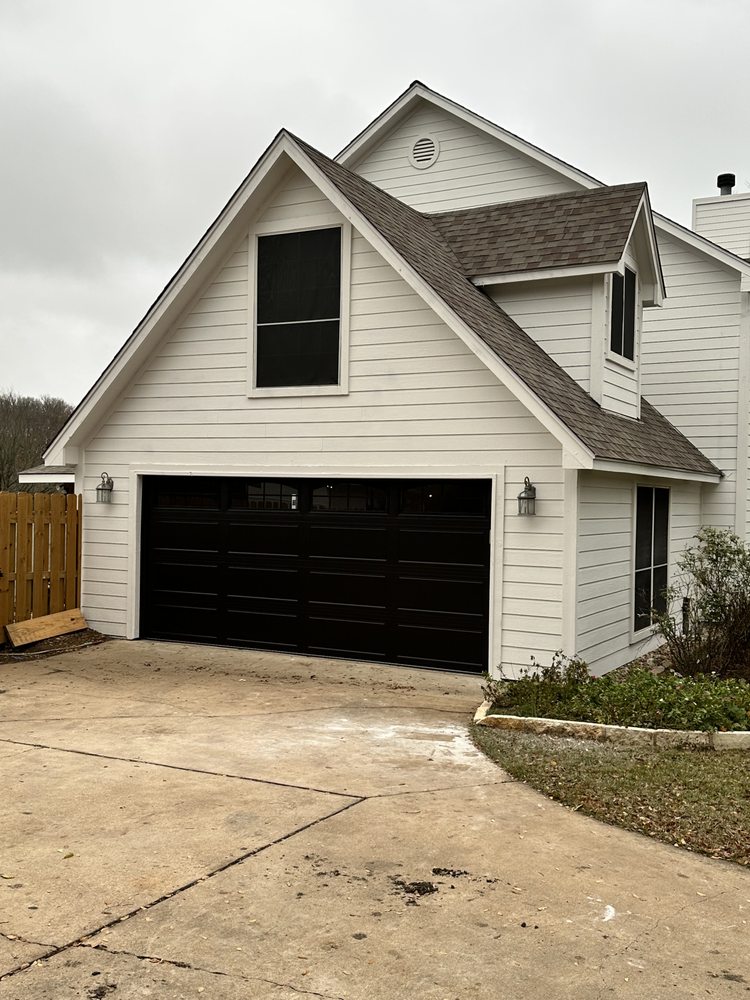 Hometown Garages - Garage Door Contractor in Bastrop, TX