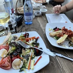 Paparazzi - Salata Mista, bruscetta, und Pizza Margarita