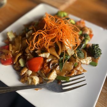 Tanuki Sushi & Grill - Sushi Bars Near Me - Chicago, Illinois