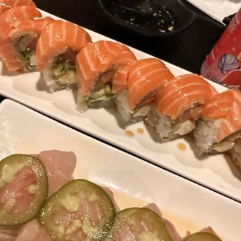 Hikari Sushi - Philadelphia Roll - Sushi Bars Near Me - Montrose, California Hikari Sushi - Philadelphia Roll - Sushi Bars Near Me - Montrose, California