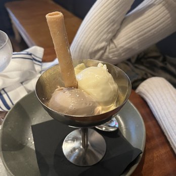 Longo Bros - Hazelnut and vanilla gelato - Pizza Near Me - New York, New York Longo Bros - Hazelnut and vanilla gelato - Pizza Near Me - New York, New York