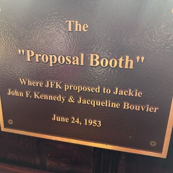 Martin's Tavern - Booth - Breakfast & Brunch Near Me - Washington, DC, District of Columbia