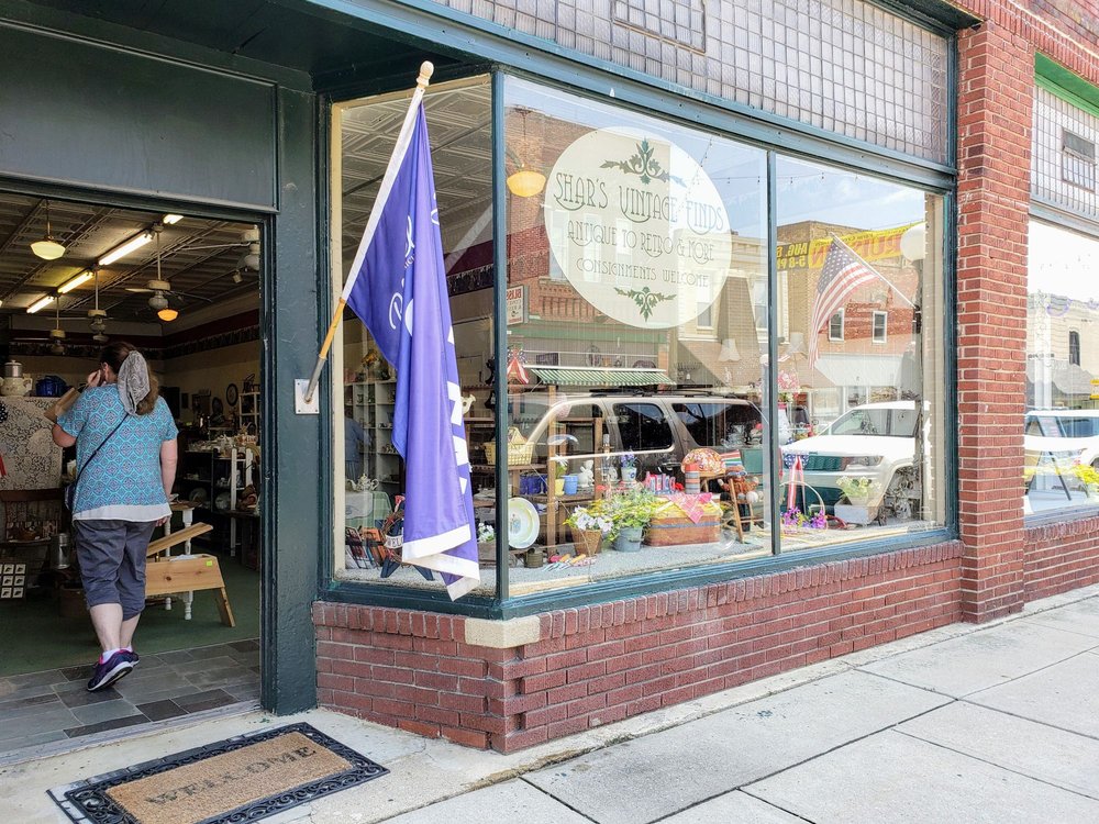 SHAR’S VINTAGE FINDS Updated July 2024 107 S Lane St, Blissfield