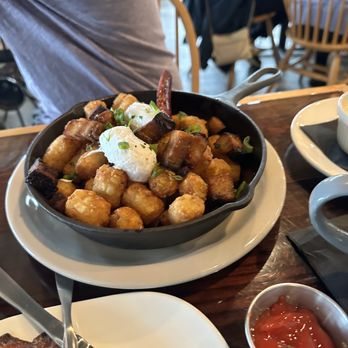 The Pony and The Boat - Three pigs - Comfort Food Near Me - Kitty Hawk, North Carolina The Pony and The Boat - Three pigs - Comfort Food Near Me - Kitty Hawk, North Carolina