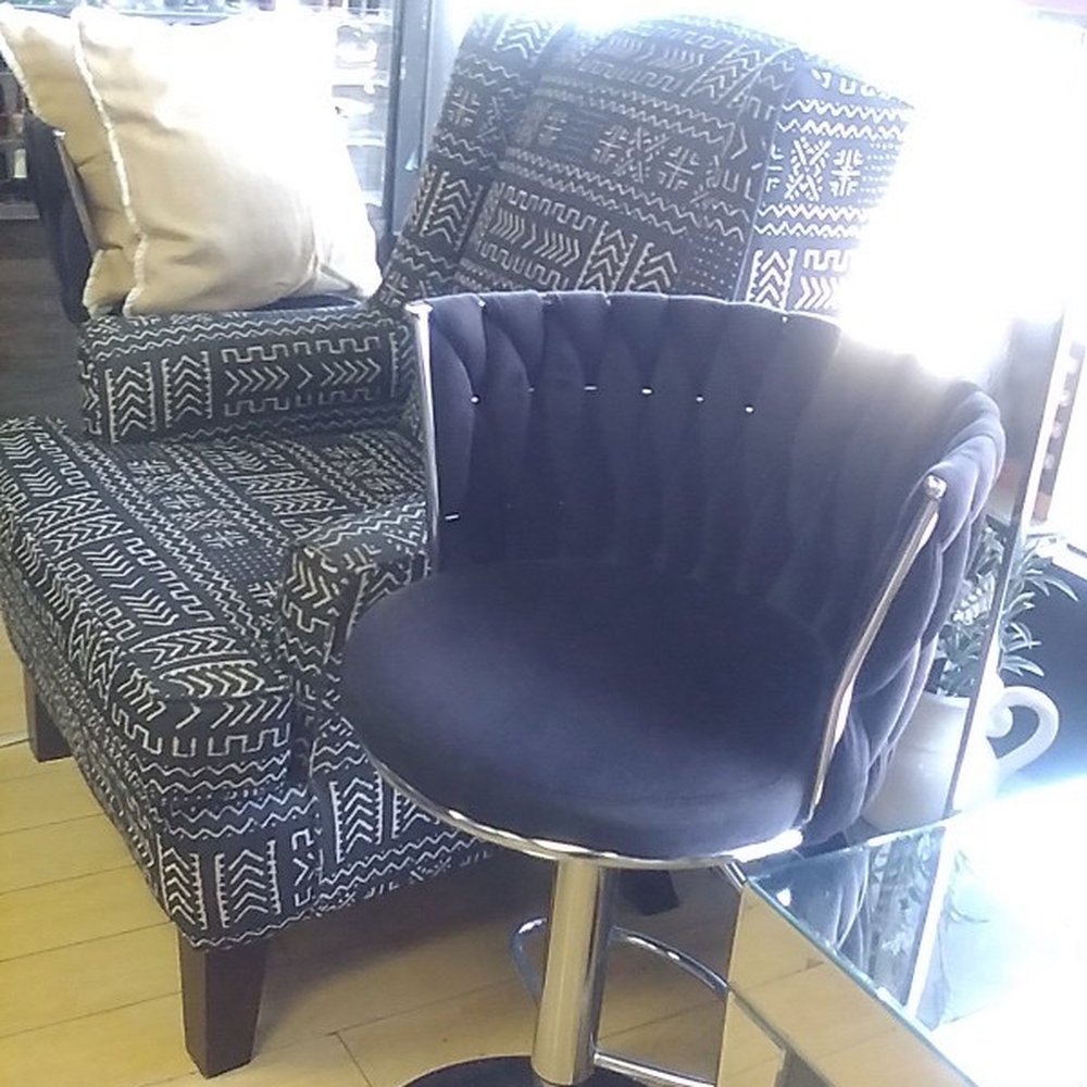 A Nail & Spa - Waiting area. - Nail Salons Near Me - Burbank, California A Nail & Spa - Waiting area. - Nail Salons Near Me - Burbank, California