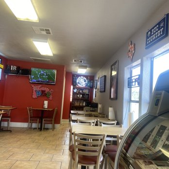Old Bucs Barbecue - Inside of the restaurant - Barbeque Near Me - Manvel, Texas