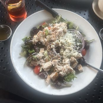 Girasole Restaurant - House salad with chicken - Italian Near Me - Pittsburgh, Pennsylvania Girasole Restaurant - House salad with chicken - Italian Near Me - Pittsburgh, Pennsylvania