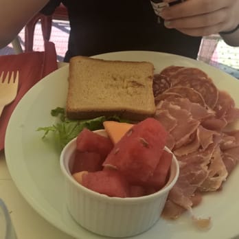 Le Marcounet - Traditional brunch with meat. Missing from the photo is scrambled eggs. - French Near Me - Paris, 75 Le Marcounet - Traditional brunch with meat. Missing from the photo is scrambled eggs. - French Near Me - Paris, 75