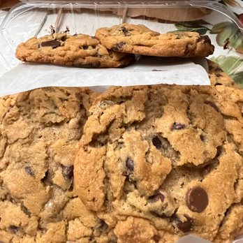 Nola Cookie - Chocolate chip cookies - Desserts Near Me