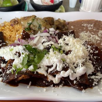 El Taco Encebollado - Chilaquiles de Mole Muy Rico - Mexican Near Me - Chicago, Illinois