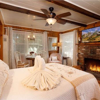 Arrowhead Pine Rose Cabins - Venues & Event Spaces Near Me - Twin Peaks, California Arrowhead Pine Rose Cabins - Venues & Event Spaces Near Me - Twin Peaks, California
