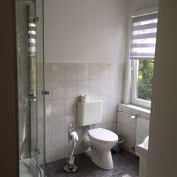 Memory - Helles und modernes Bad mit Fenster