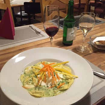 Falken - Ravioli aux asperges, sauce crème persil - German Near Me - Chur, GR