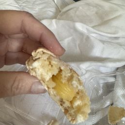 Can you see the crème brûlée filling? Can you see the crème brûlée filling?