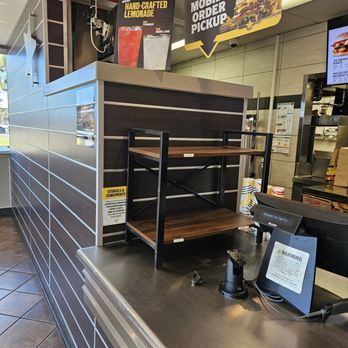 Carl's Jr - Mobile order pick up - Fast Food Near Me - Sun Valley, California