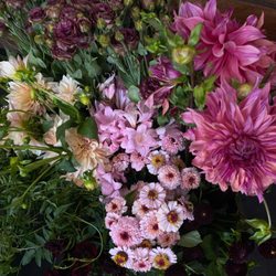 Le Bouquet Flower Shop & Design House