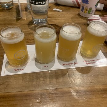 Roadhouse Pub & Eatery - Hops hops flight - Gastropubs Near Me - Jackson, Wyoming Roadhouse Pub & Eatery - Hops hops flight - Gastropubs Near Me - Jackson, Wyoming