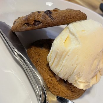 Finney's Crafthouse - Burbank - Ice cream cookie dessert - New American Near Me - Burbank, California