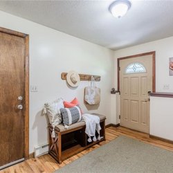 KC Classic Designs - Mudroom Entryway