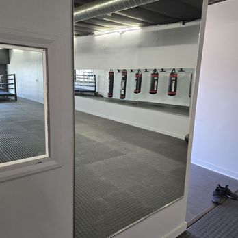 Mirror Mount Solutions - Glass & Mirrors Near Me - Upland, California